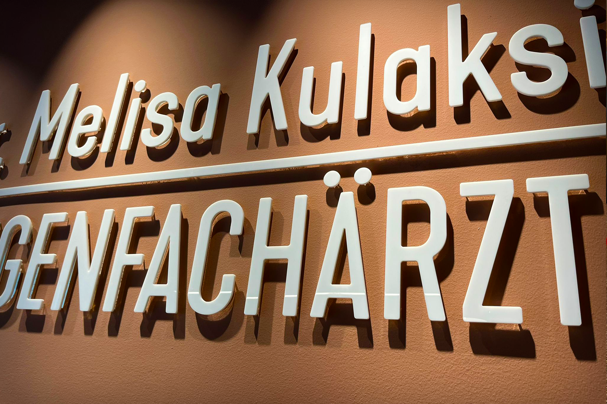 Werbe3 Acryllogo Wandbeklebung